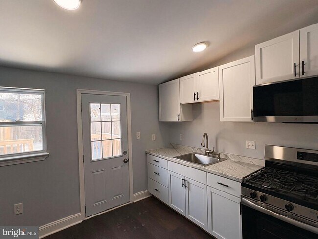 Building Photo - 47 S Carrollton Ave