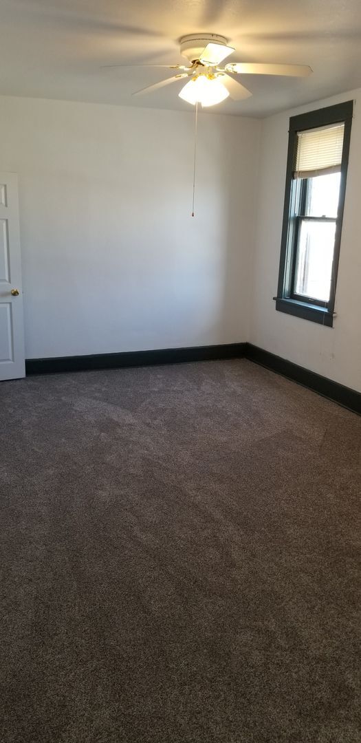 Building Photo - 2 bed, 1 bath apartment
