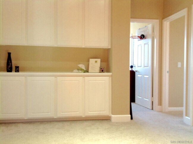 Building Photo - 1117 Mt Dana Dr