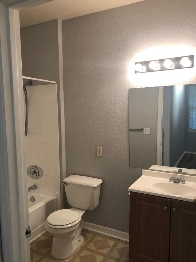 Building Photo - 2572 Robert Trent Jones Dr
