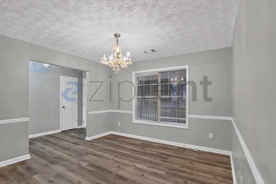 Building Photo - Unit