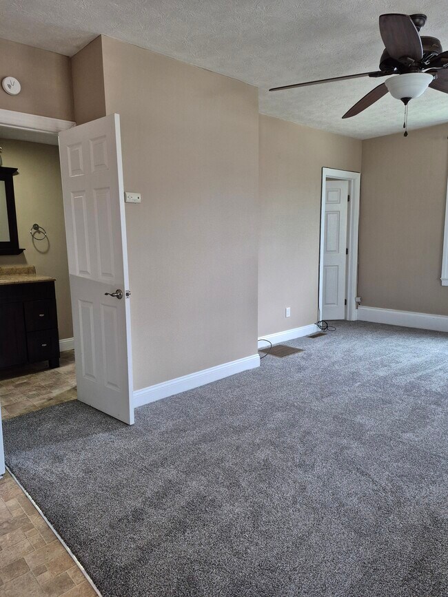 Building Photo - 136 N Mantua St