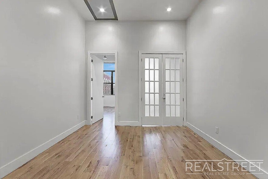 Building Photo - Wilson Avenue