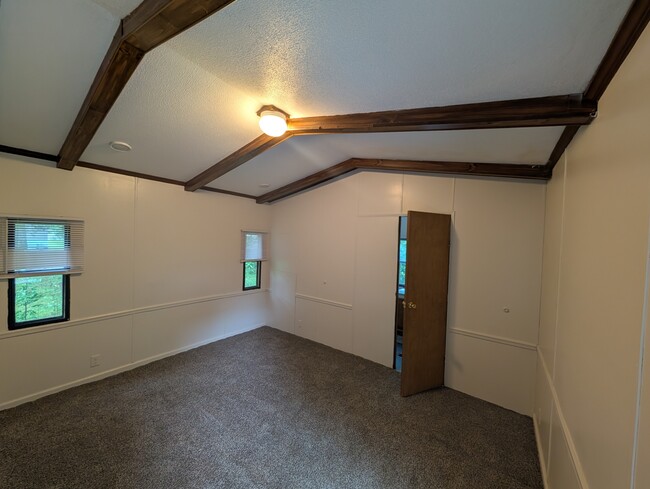 Building Photo - 35 Ransdell Ln