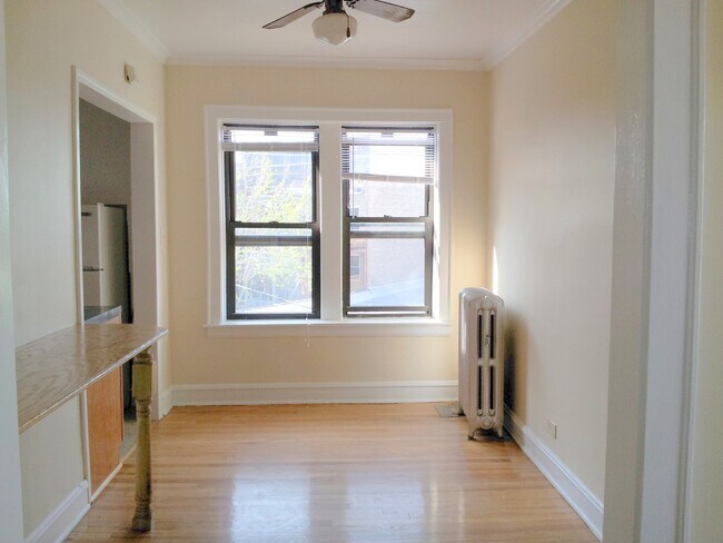 Building Photo - 6016 N Paulina St