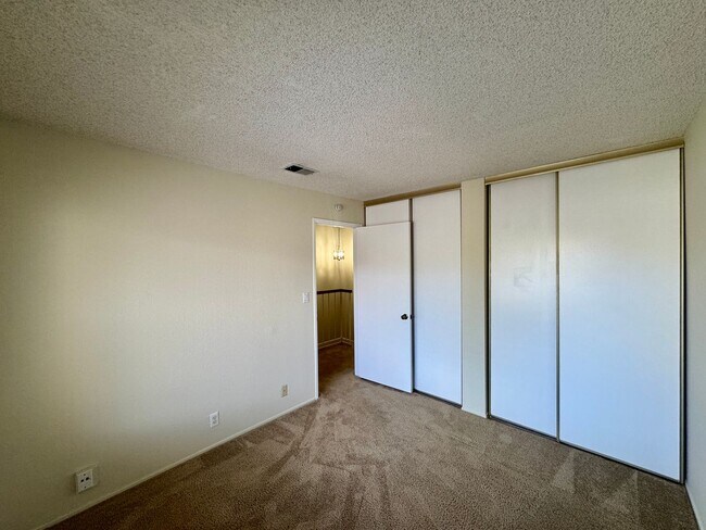 Building Photo - Nice Two-Story Unit with Attached Garage a...