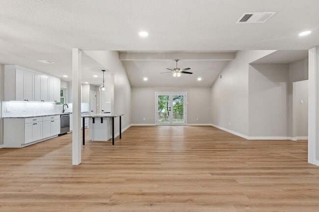 Primary Photo - 900 Morgan Hill Dr