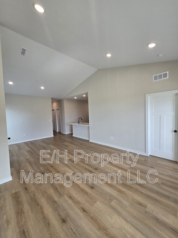 Building Photo - 12195 Fennec St