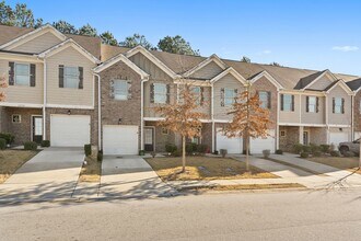 Building Photo - 3 bed 2.5 bath Townhome in Jonesboro!