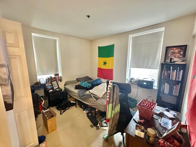 Building Photo - Great 2 bed 1 bath in Eckington/Bloomingda...