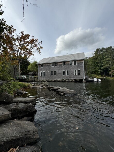 Building Photo - 3 Pond Rd