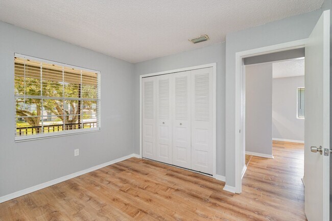 Building Photo - 2290-2296 Fox Hollow Dr.