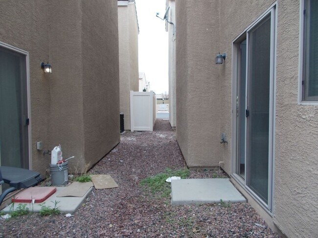 Building Photo - Spacious 3-Bed, 2.5-Bath in Las Vegas!