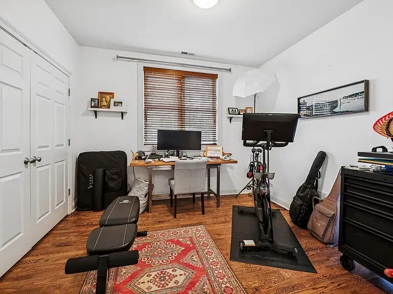 Building Photo - 453 N May St