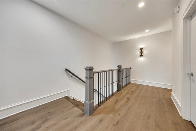 Building Photo - 108 Grand Cres