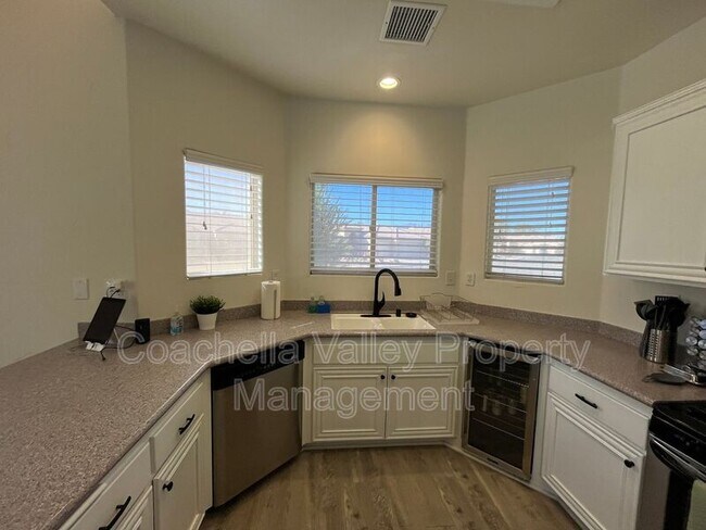 Building Photo - 79175 Latigo Cir