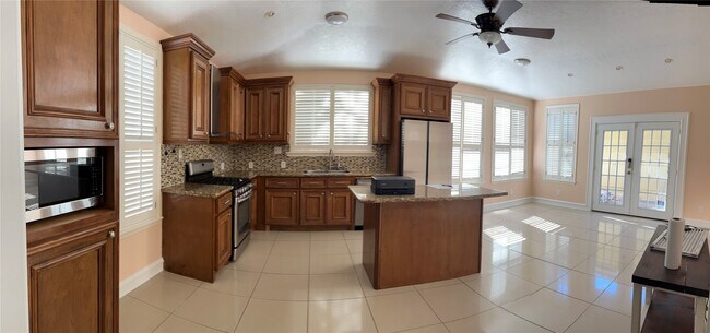 Building Photo - 5315 Poinciana Dr