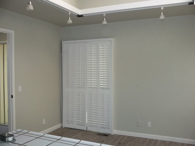 Building Photo - Home in The Bluffs overlooking American River