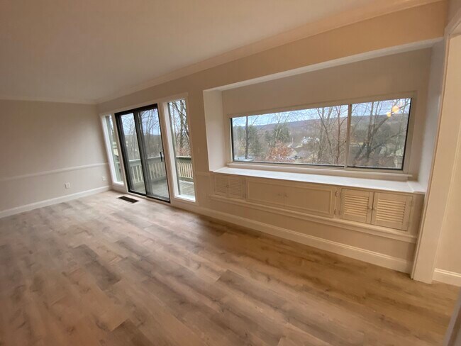 Building Photo - 90 Heritage Vlg