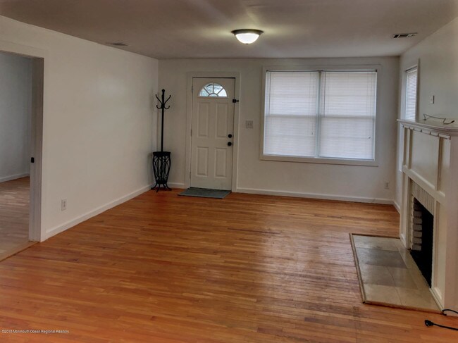 Building Photo - 222 Laurel Ave