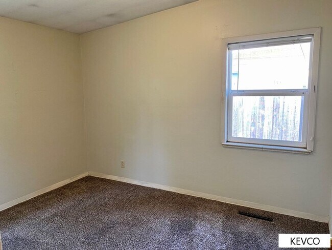 Building Photo - Three Bedroom Home Right By CSU Campus