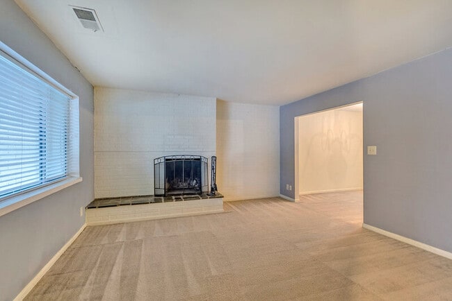 Building Photo - 306 Harvest Dr