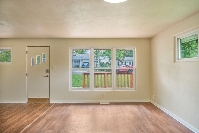 Building Photo - Mahomet | Renovated 2 Bed / 1 Bath Home