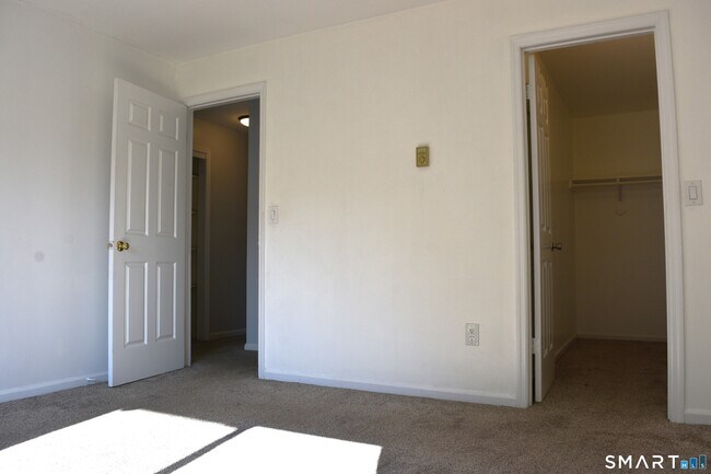 Building Photo - 17 Willow Springs