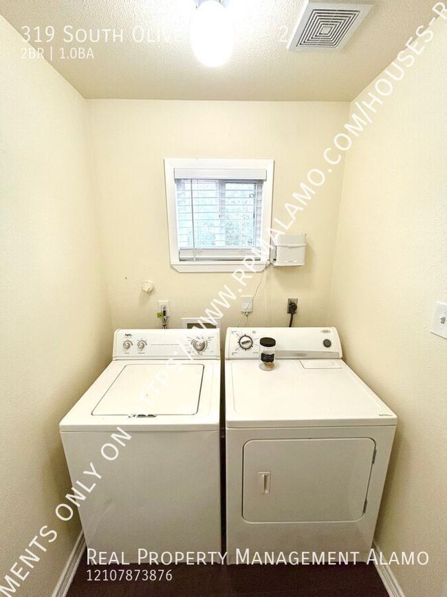 Building Photo - AVAILABLE NOW! FULLY FURNISHED 2 Bedroom /...