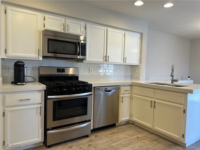 Building Photo - 2427 Cliffwood Dr