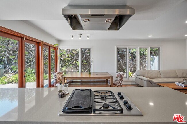 Building Photo - 2529 Pesquera Dr