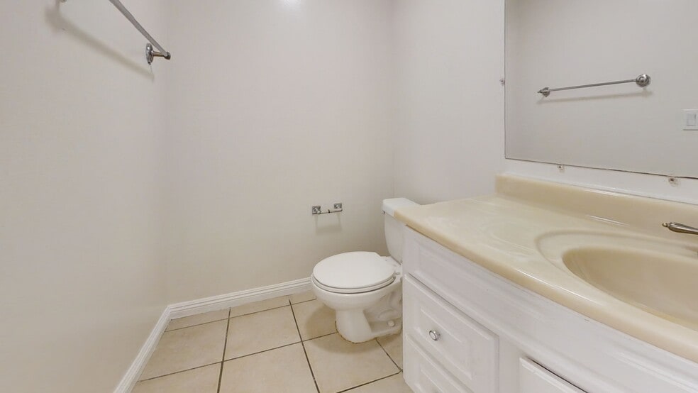 Building Photo - 1210 Amethyst St