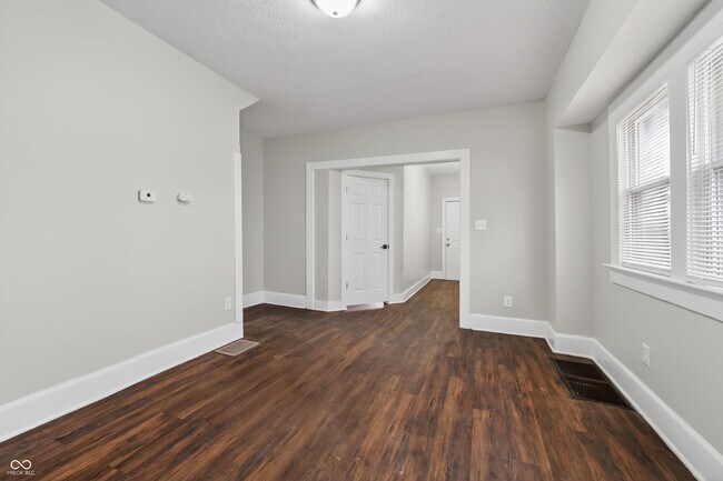 Building Photo - 926 W 32nd St