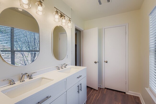 Building Photo - 8046 Thaxton Rd