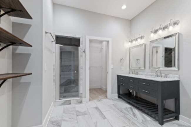 Building Photo - 1806 Woodlawn Ave