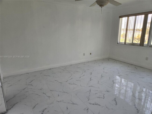 Building Photo - 14850 Naranja Lakes Blvd