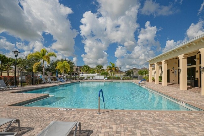 Building Photo - 9949 E Villa Cir