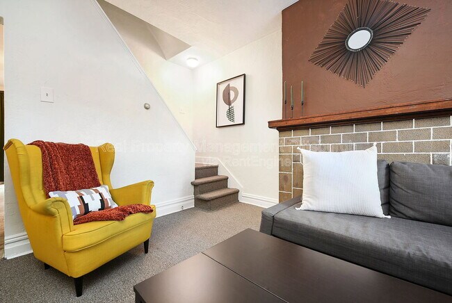 Building Photo - 320 Greenfield Ave