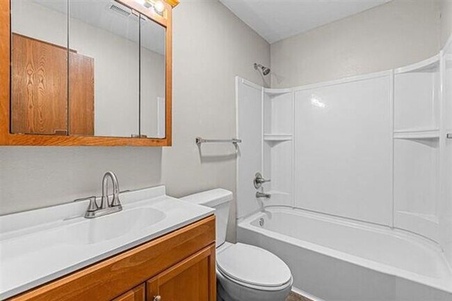 Building Photo - $1,250 | 2 Bedroom, 1 Bathroom Condo | No Pets | Available for Immediate Move In!
