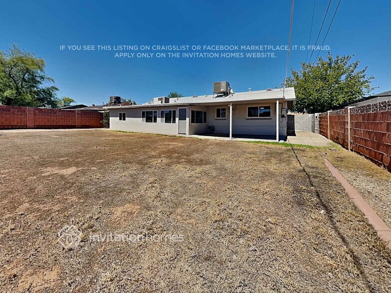 Building Photo - 7327 E Palm Ln