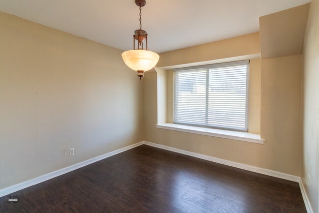 Building Photo - 4306 Briar Cliff Dr