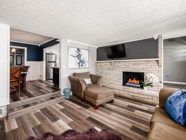 Building Photo - 123 E Alcott Rd