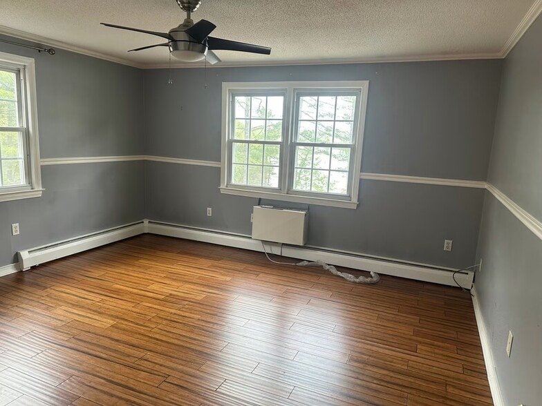 Building Photo - 37 Grandview Dr