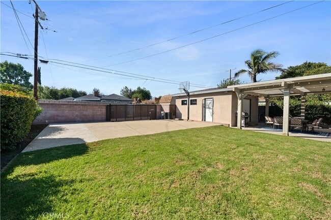 Building Photo - 855 N 3rd Ave