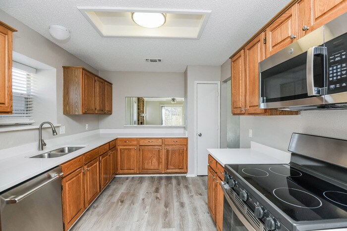 Building Photo - 5000 Highbank Dr