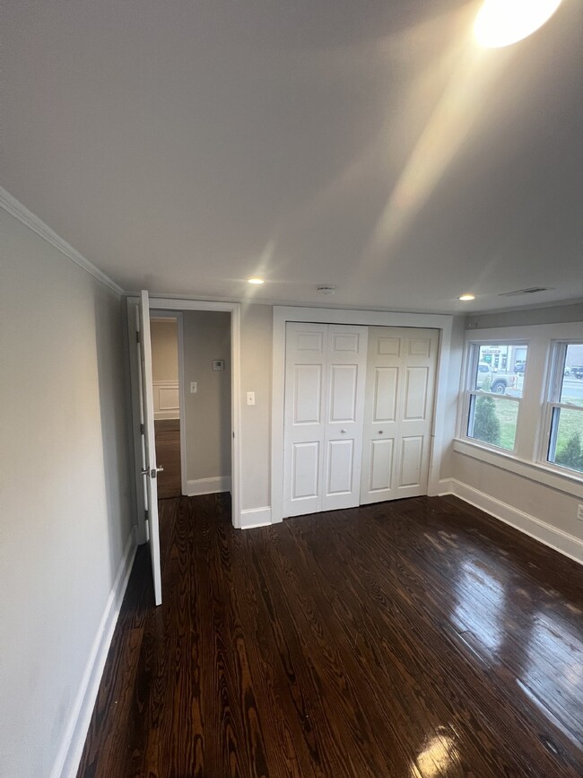 Building Photo - Charming 3-Bedroom Home with 3 Full Bathro...
