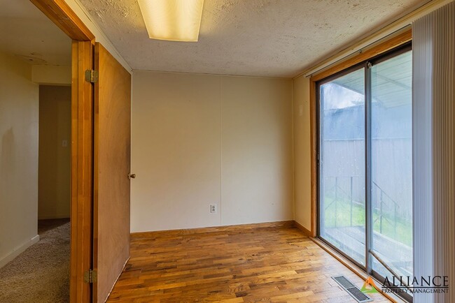 Building Photo - 360° VIRTUAL TOUR ~ Great Location off For...