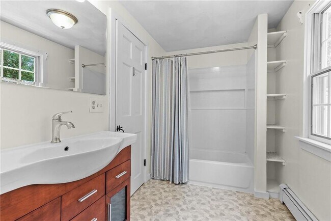 Building Photo - 6 Mary Ann Dr