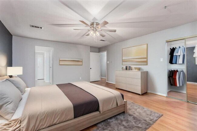 Building Photo - 9850 Pagewood Ln