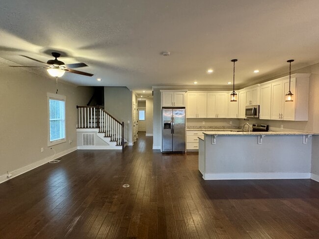 Building Photo - 200 Banks St